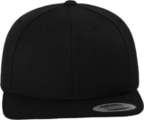 Classic Flexfit Snapback Cap in black -