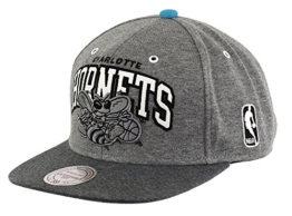 mitchell and ness WARM-UP SNAPBACK CHARLOTTE HORNETS grau -