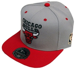 Mitchell & Ness Basic Fitted Cap - CHICAGO BULLS - Grey-Scarlet, Grau, 7 3/4 -