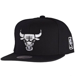 Mitchell & Ness Black White EU448 Snapback CHICAGO BULLS Black, Size:ONE SIZE -