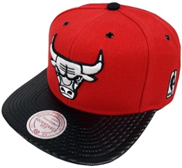 Mitchell & Ness Chicago Bulls Red / Black Snapback Cap -